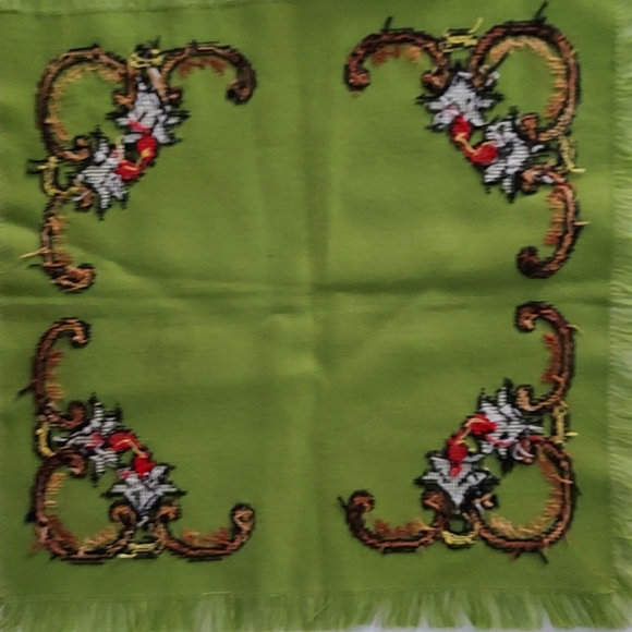 Embroidery Square table cloth w/ 4 Napkins lime,red,white on all four corners. - Picture 4 of 4